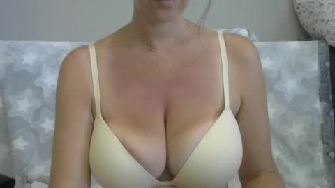 Snapshot of naughtykitten94 chatting on 07/06/26, 06:43 Chris online show from 07/06/26, 06:43