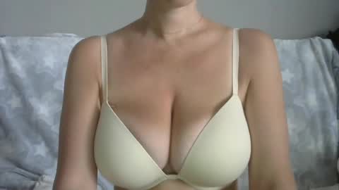 Snapshot of naughtykitten94 chatting on 07/10/26, 06:28 Chris online show from 07/10/26, 06:28