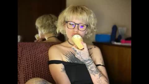 NaughtyLayla666 online show from 06/01/26, 11:17