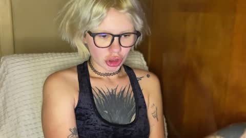 NaughtyLayla666 online show from 06/12/26, 10:30