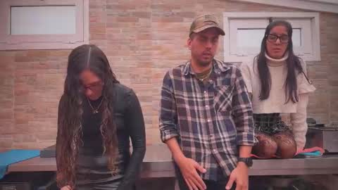 ANDREA STEPH  MIKE online show from 11/05/25, 09:53