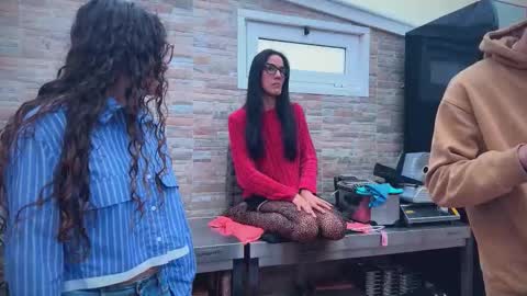 ANDREA STEPH  MIKE online show from 12/02/25, 10:31