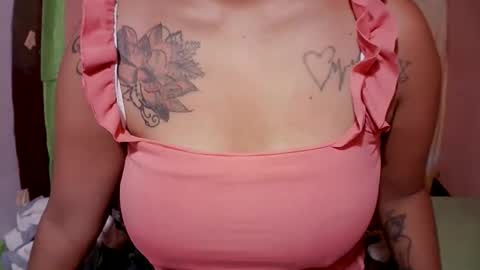 naughtymom_33 online show from 10/27/25, 08:24