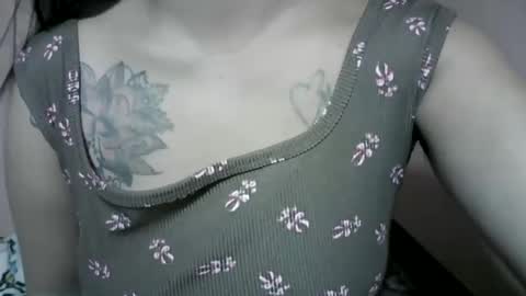 naughtymom_33 online show from 11/25/25, 05:57