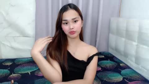 Snapshot of naughtymuse_ chatting on 01/17/26, 06:18 ELISE online show from 01/17/26, 06:18