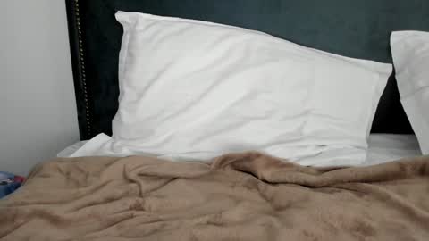 Aryna online show from 12/02/24, 07:36