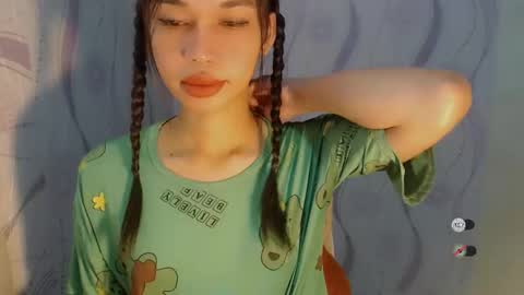 Snapshot of naughtysunshinepinay chatting on 04/23/26, 01:29 Celine online show from 04/23/26, 01:29