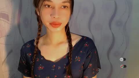 Snapshot of naughtysunshinepinay chatting on 04/24/26, 02:03 Celine online show from 04/24/26, 02:03