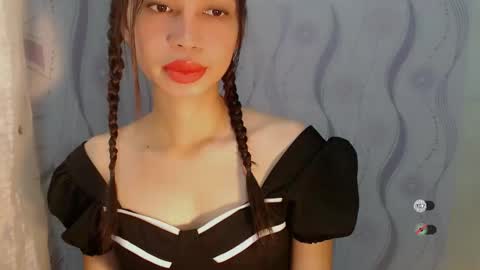 Snapshot of naughtysunshinepinay chatting on 04/29/26, 01:32 Celine online show from 04/29/26, 01:32