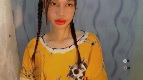 Snapshot of naughtysunshinepinay chatting on 04/30/26, 01:34 Celine online show from 04/30/26, 01:34