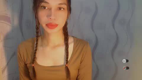 Snapshot of naughtysunshinepinay chatting on 05/17/26, 11:34 Celine online show from 05/17/26, 11:34