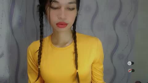 Snapshot of naughtysunshinepinay chatting on 05/30/26, 01:25 Celine online show from 05/30/26, 01:25