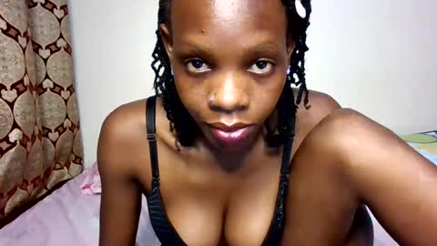 Snapshot of naughtysweetqueen chatting on 06/14/26, 03:58 queen online show from 06/14/26, 03:58
