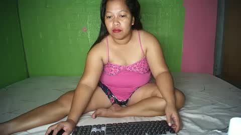 Snapshot of naughtyvina4u chatting on 01/29/25, 04:19 VI NA online show from 01/29/25, 04:19