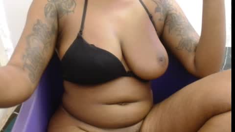 Snapshot of naughtyxpussyx chatting on 01/19/26, 02:43 naughtyxpussyx online show from 01/19/26, 02:43