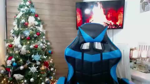 Snapshot of naugthy18boy chatting on 12/18/24, 02:53 Nico online show from 12/18/24, 02:53