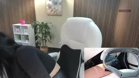         online show from 10/27/25, 07:18