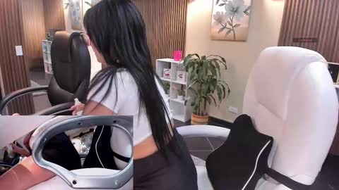         online show from 11/03/25, 07:04