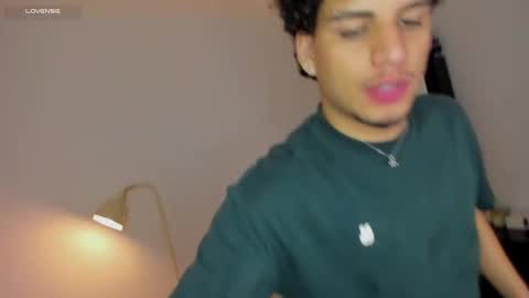 Snapshot of naxttan chatting on 09/28/25, 01:22 Natan online show from 09/28/25, 01:22