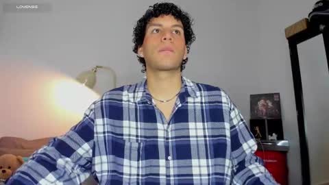 Snapshot of naxttan chatting on 10/16/25, 04:02 Natan online show from 10/16/25, 04:02