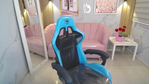 Snapshot of naya_a chatting on 11/29/25, 01:03 naya a online show from 11/29/25, 01:03