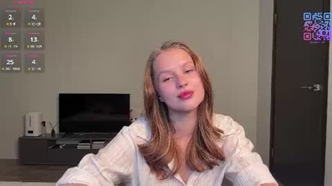 Snapshot of naya_cat chatting on 06/30/26, 07:37 Mia online show from 06/30/26, 07:37