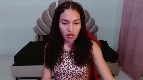 Snapshot of naya_fox1 chatting on 12/19/25, 05:25 naya_fox1 online show from 12/19/25, 05:25