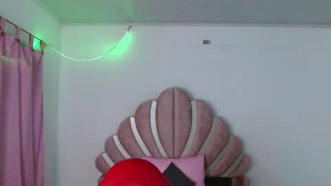 naya_fox1 online show from 01/18/26, 07:39