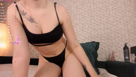 NayaValen online show from 11/25/25, 02:55