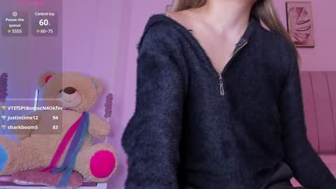 Snapshot of nebbulosa_ chatting on 12/12/24, 02:26 Emma online show from 12/12/24, 02:26