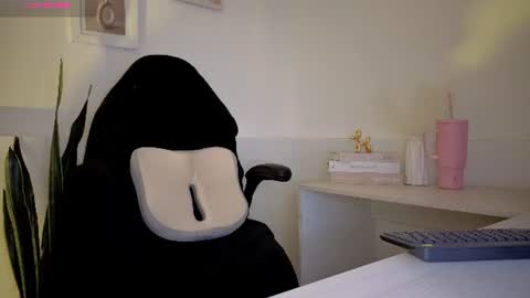Snapshot of nebetcolin chatting on 07/13/26, 07:49 Hellen online show from 07/13/26, 07:49