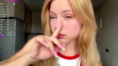 Snapshot of necolezhuang chatting on 07/19/26, 05:00 Necole online show from 07/19/26, 05:00