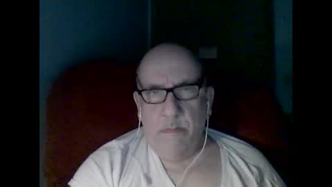 Snapshot of needlesslove chatting on 09/20/25, 01:17 Tom online show from 09/20/25, 01:17