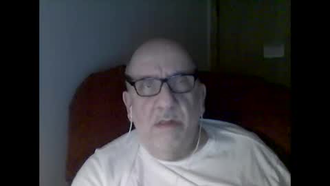 Snapshot of needlesslove chatting on 01/10/26, 02:02 Tom online show from 01/10/26, 02:02