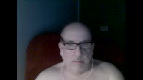Snapshot of needlesslove chatting on 01/12/26, 02:17 Tom online show from 01/12/26, 02:17