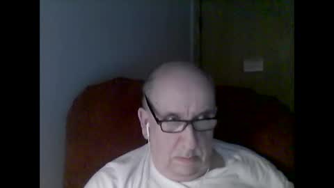 Snapshot of needlesslove chatting on 02/08/26, 01:42 Tom online show from 02/08/26, 01:42