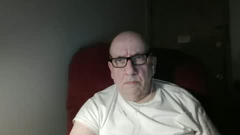 Snapshot of needlesslove chatting on 02/21/26, 01:39 Tom online show from 02/21/26, 01:39