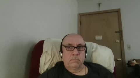 Snapshot of needlesslove chatting on 06/06/26, 08:57 Tom online show from 06/06/26, 08:57