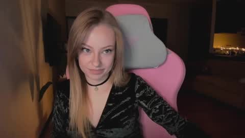 Snapshot of needmorespeed chatting on 12/13/24, 03:38 m a r i a online show from 12/13/24, 03:38