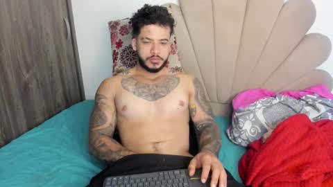 Snapshot of neeii chatting on 10/25/25, 12:23 Nei turn green online show from 10/25/25, 12:23