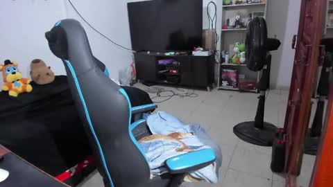 Snapshot of neeko_lol_ chatting on 04/28/26, 06:46 Geek Nicole im Neeko UwU online show from 04/28/26, 06:46