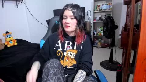 Snapshot of neeko_lol_ chatting on 05/09/26, 04:01 Geek Nicole im Neeko UwU online show from 05/09/26, 04:01
