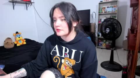 Snapshot of neeko_lol_ chatting on 05/10/26, 04:06 Geek Nicole im Neeko UwU online show from 05/10/26, 04:06