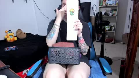 Snapshot of neeko_lol_ chatting on 05/12/26, 11:51 Geek Nicole im Neeko UwU online show from 05/12/26, 11:51
