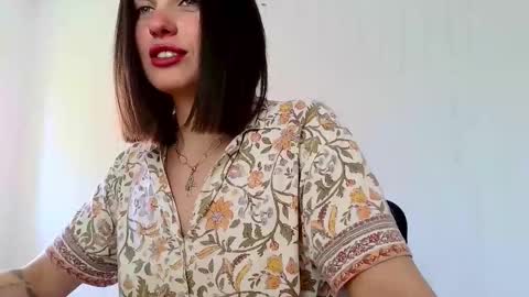 Neferutt online show from 04/15/26, 02:57