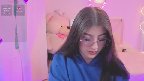 Snapshot of neftis_tay chatting on 02/22/26, 11:42 NEFTIS online show from 02/22/26, 11:42