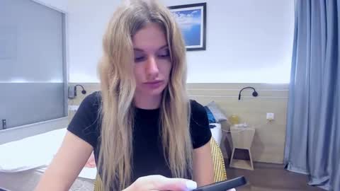 Snapshot of neighbours_love chatting on 12/13/24, 04:49 neighbours_love online show from 12/13/24, 04:49