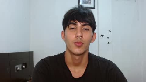 Snapshot of neithanzyn chatting on 12/23/24, 10:44 Neithanzyn online show from 12/23/24, 10:44