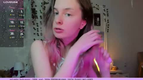 neko_kitsune online show from 11/25/25, 08:09