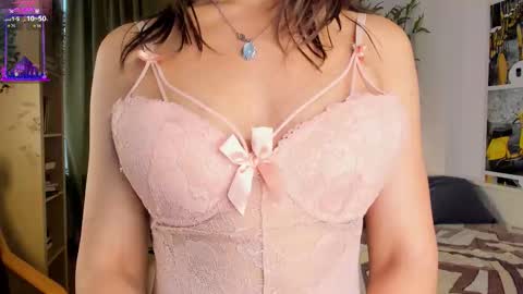 Vicky and Beatrice online show from 09/21/25, 07:10